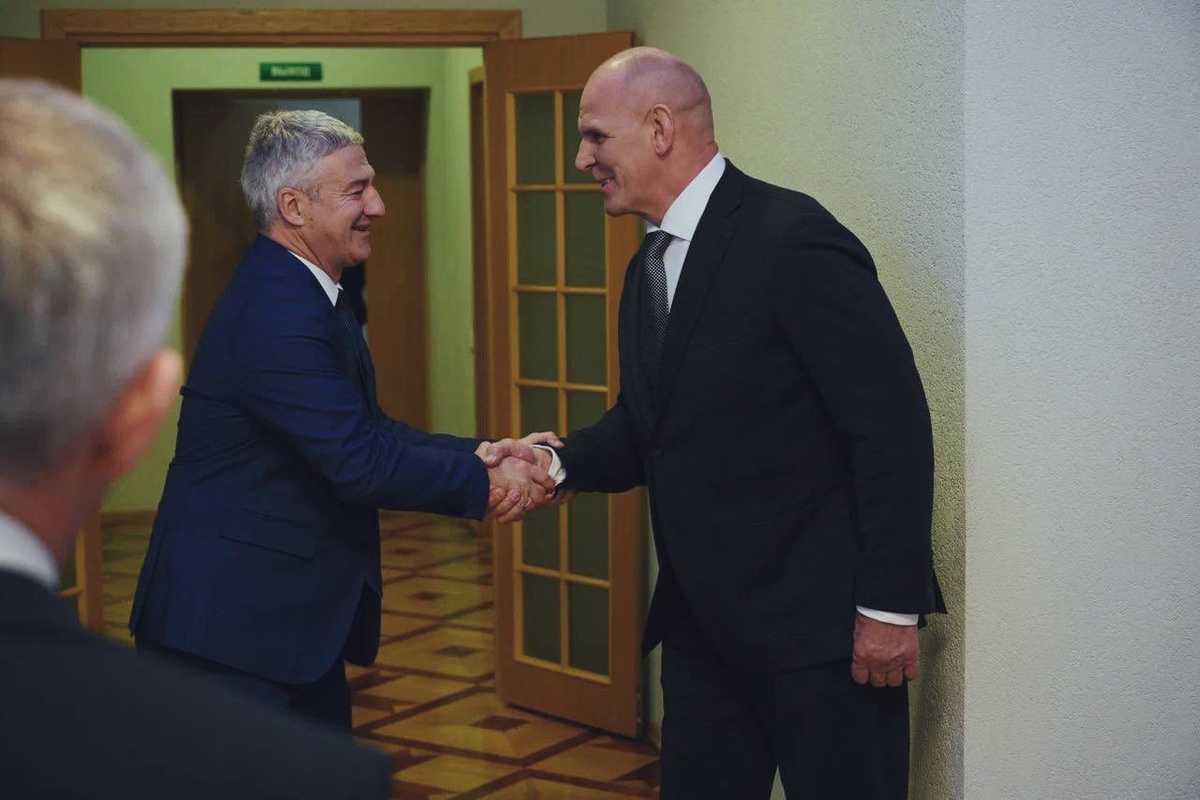    Трехкратный олимпийский чемпион Александр Карелин прибыл в Карелию © Артур Парфенчиков/ VK