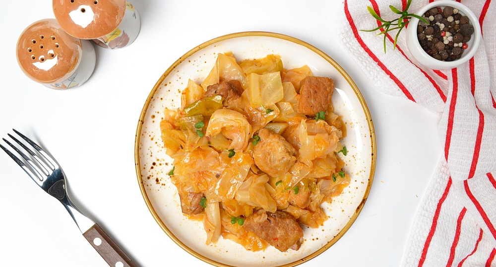 Как вкусно потушить капусту с мясом