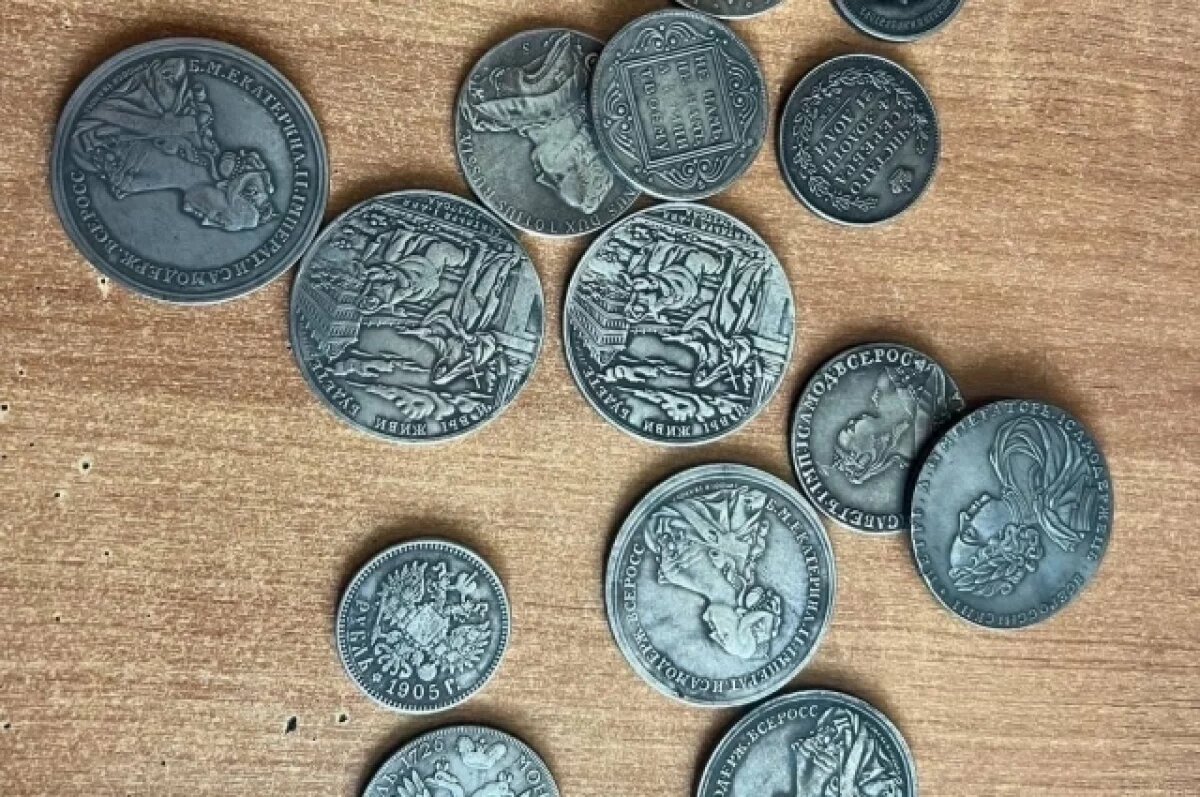    Прокурор потребовал 3,5 года колонии для аферистов, продавших омичу монеты