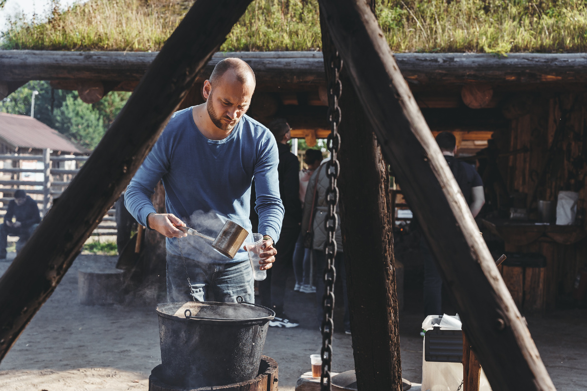 Тот самый котел, где можно совершенно бесплатно (ну не считая стоимости билета) налить себе горячий чай.