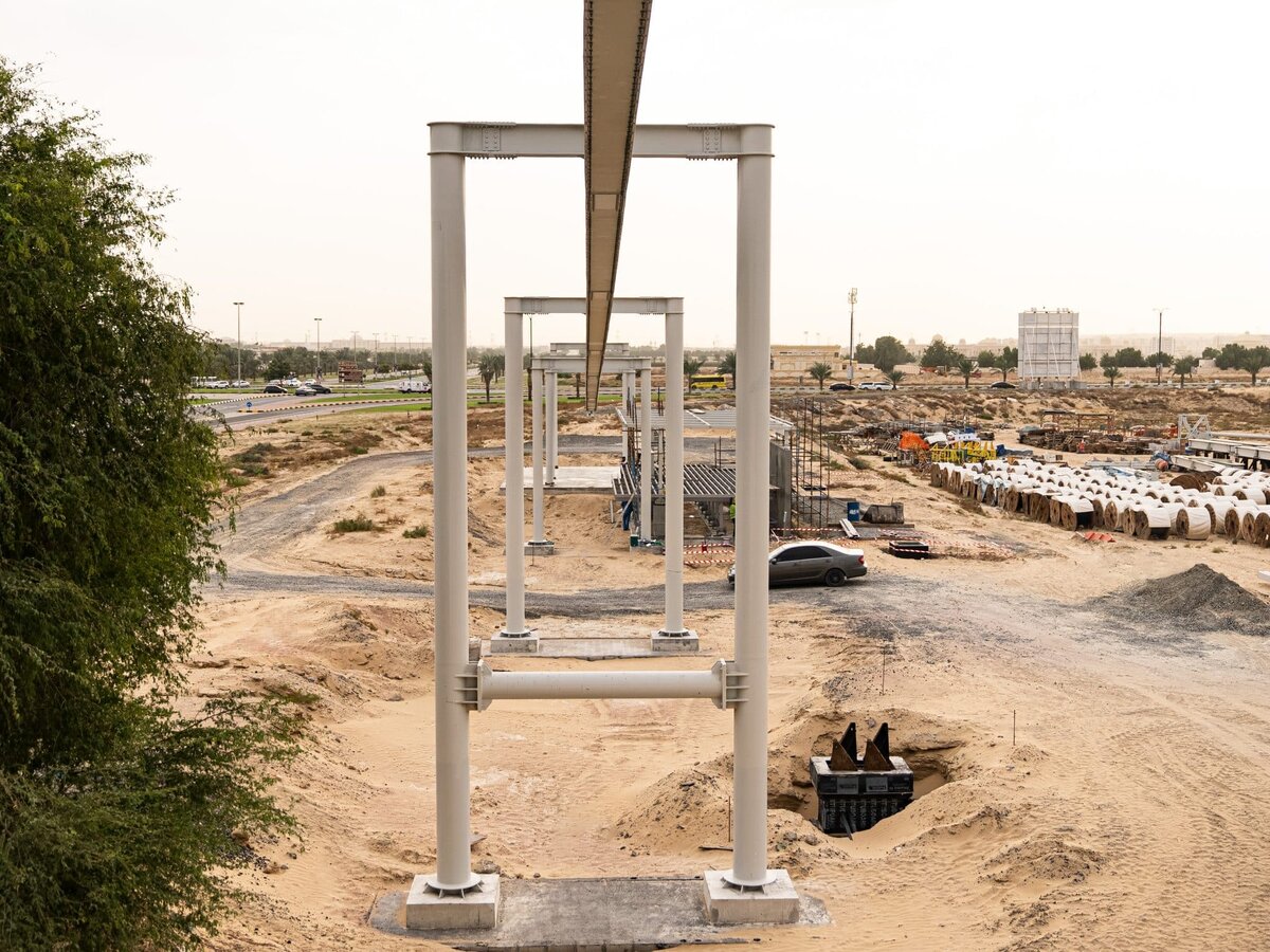    Промежуточные опоры рельсо-струнного комплекса / © UST Inc.