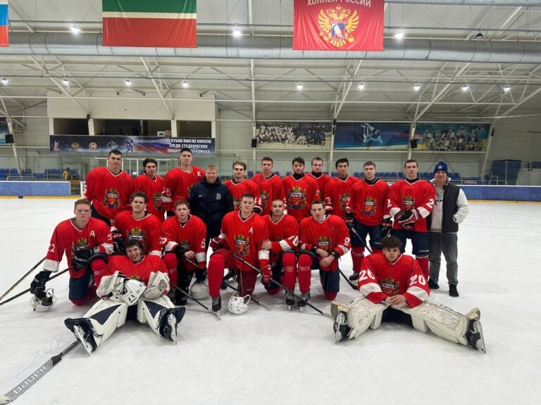    Оренбуржцы вышли в лидеры на Кубке ПФО по хоккею среди любительских команд Оренбуржье