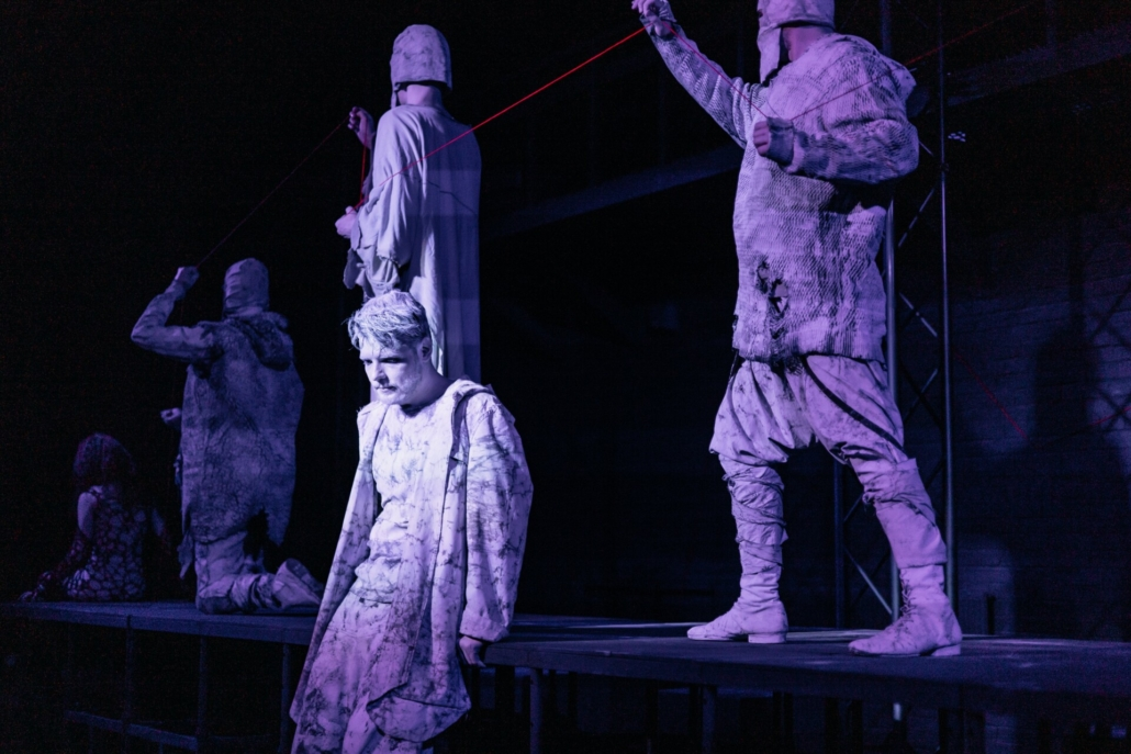 Сцена из спектакля. Источник: https://levendal.ru/