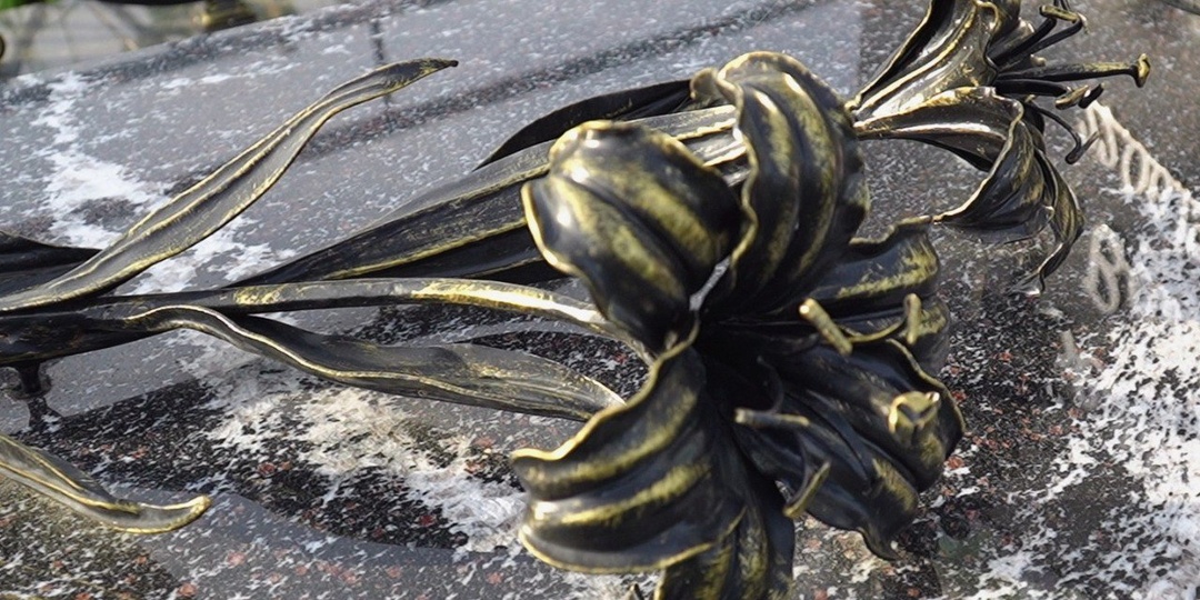 Как ухаживать за могилой: помощь и советы