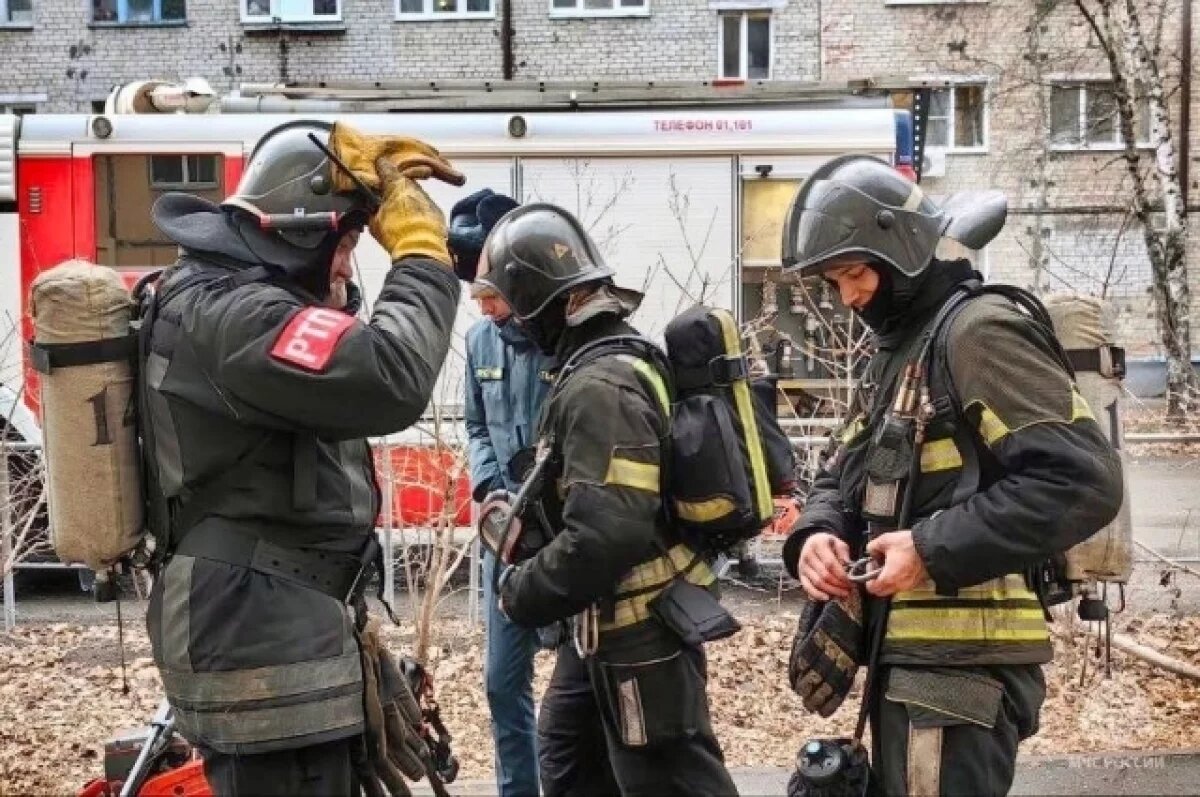    В Тюмени потушили пожар в доме на Фабричной