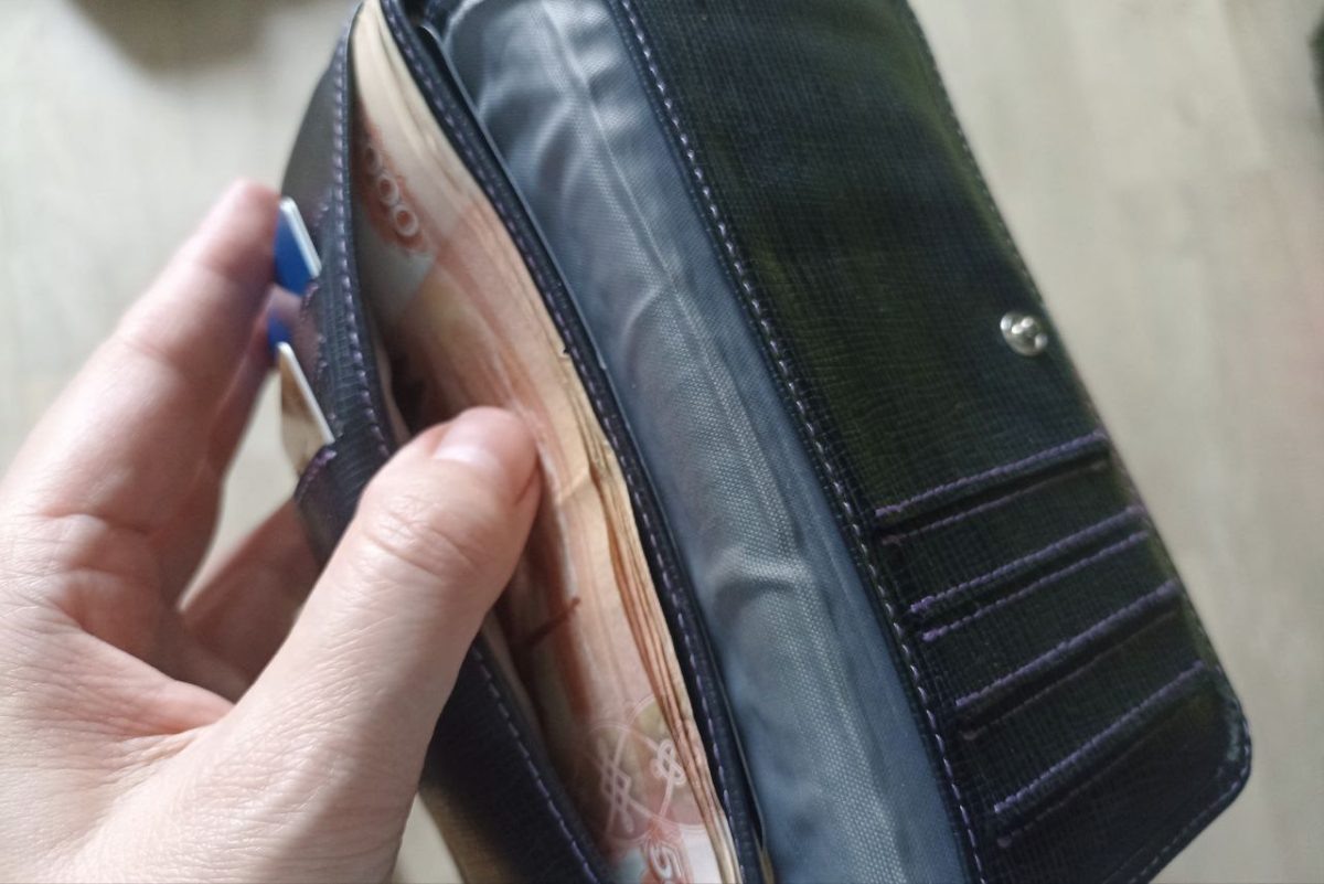    Для высокой пенсии важно накопить много пенсионных баллов, что достигается долгим стажем и высокой зарплатой