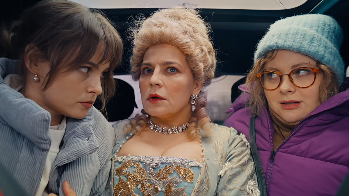 Кадры с фильма «Шальная императрица» 2025