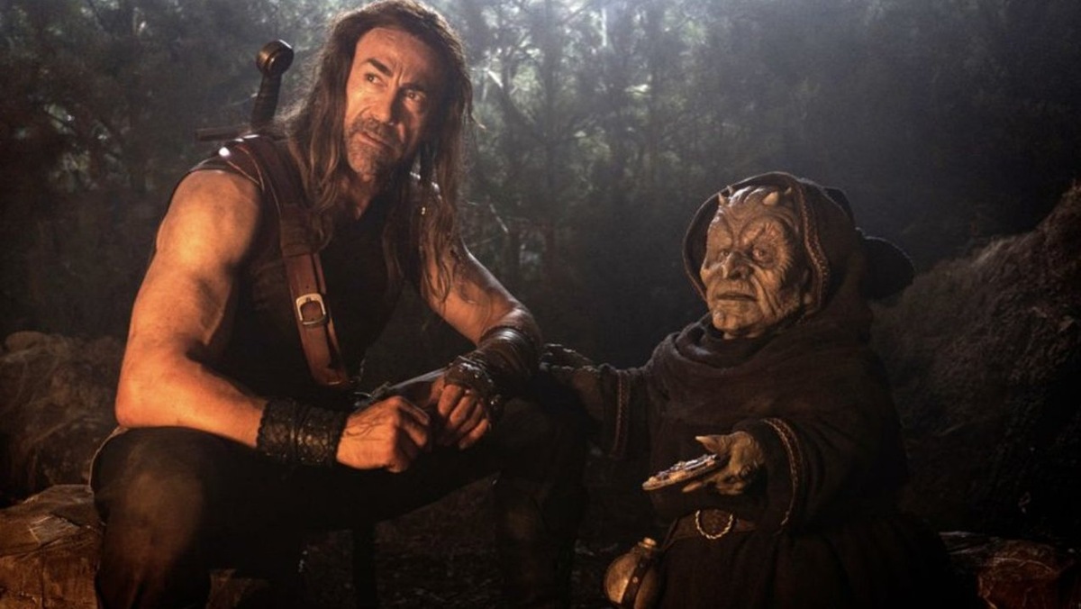 Дэниел Бернхард в роли Ловчего смерти на кадре из фильма «Ловчий смерти»