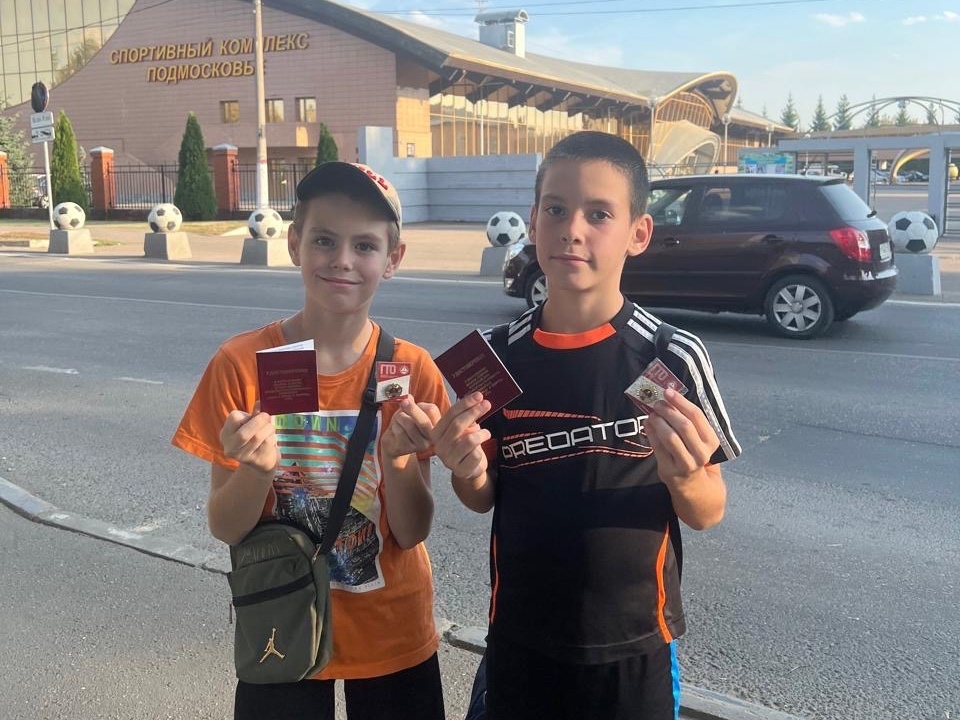     Кирилл с братом Данилом (слева направо). Фото: личный архив Екатерины Ишковой