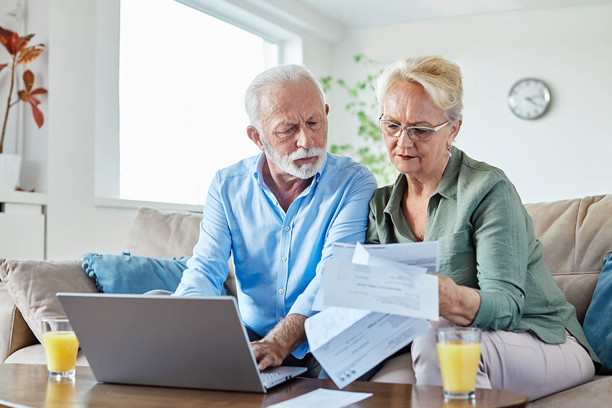    Пенсионеры могут потерять часть законных выплат без заявления. Источник: pics five / Shutterstock / FOTODOM