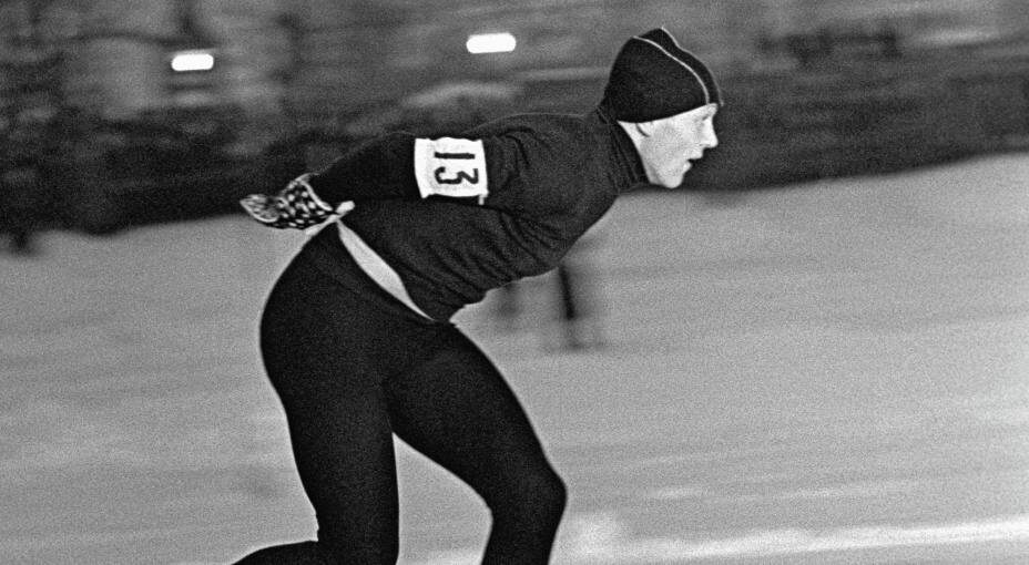    Виктор Косичкин первым надел «чемпионскую» одежду. Фото: Юрий СОМОВ/РИА Новости