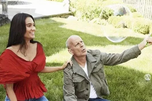    Фото: @emmahemingwillis