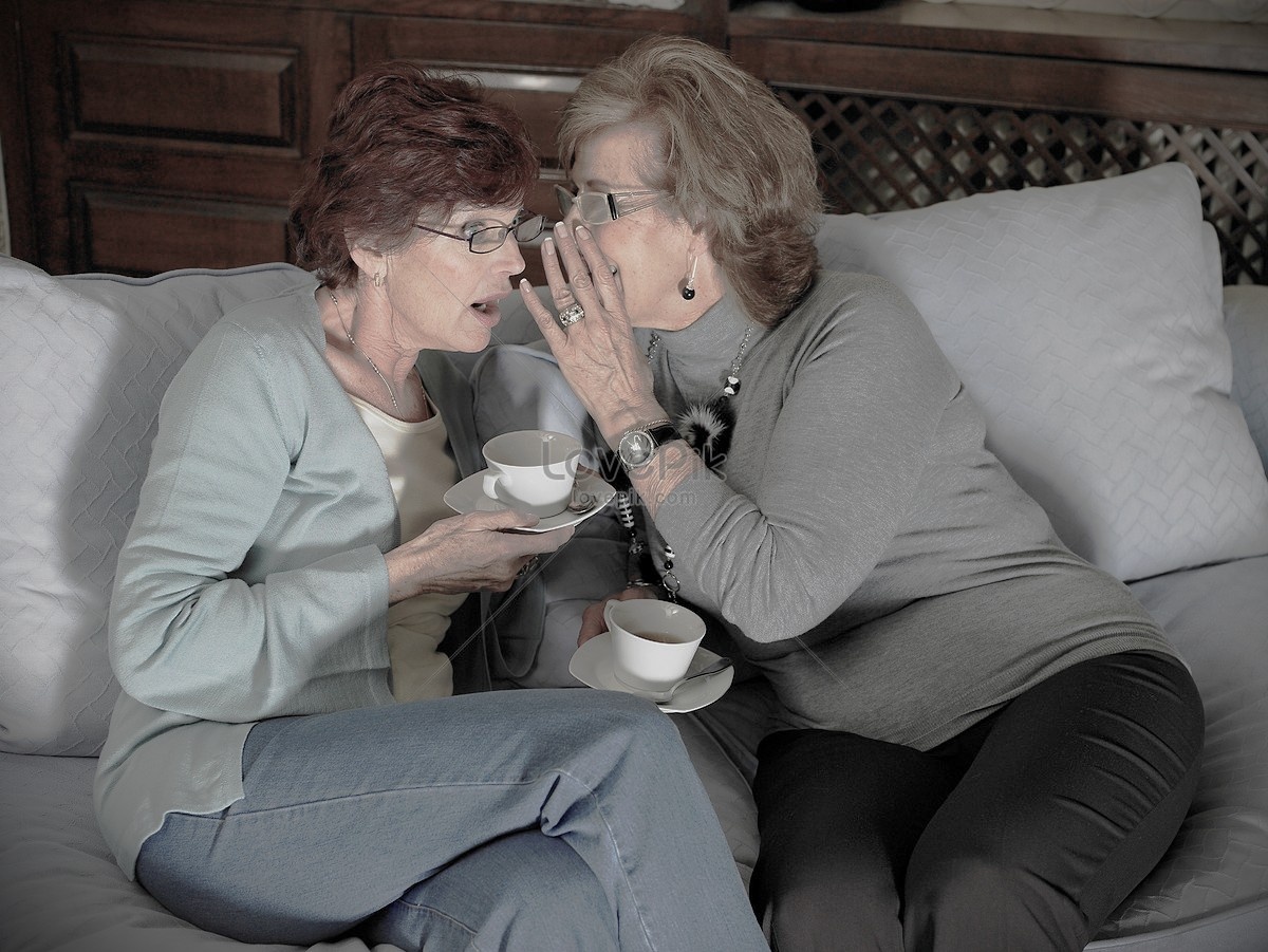 "Представляешь, она мужа похоронила! У хорошей-то жены муж долго живет!" - увы, есть и такие мнения...