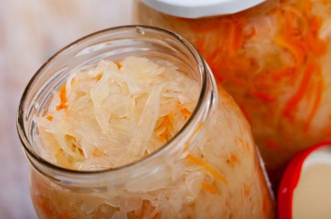 Так квашеную капусту не прокалывают: 3 ошибки - и горькая, склизкая и мягкая. И невкусная: сама удивилась