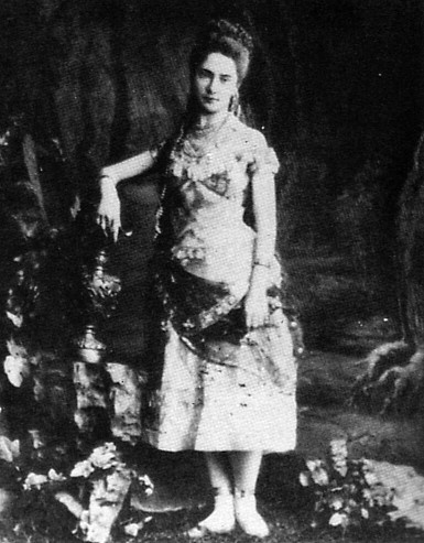 Екатерина Вазем в костюме Никии. Второй акт балета «Баядерка». Источник: wikipedia.org