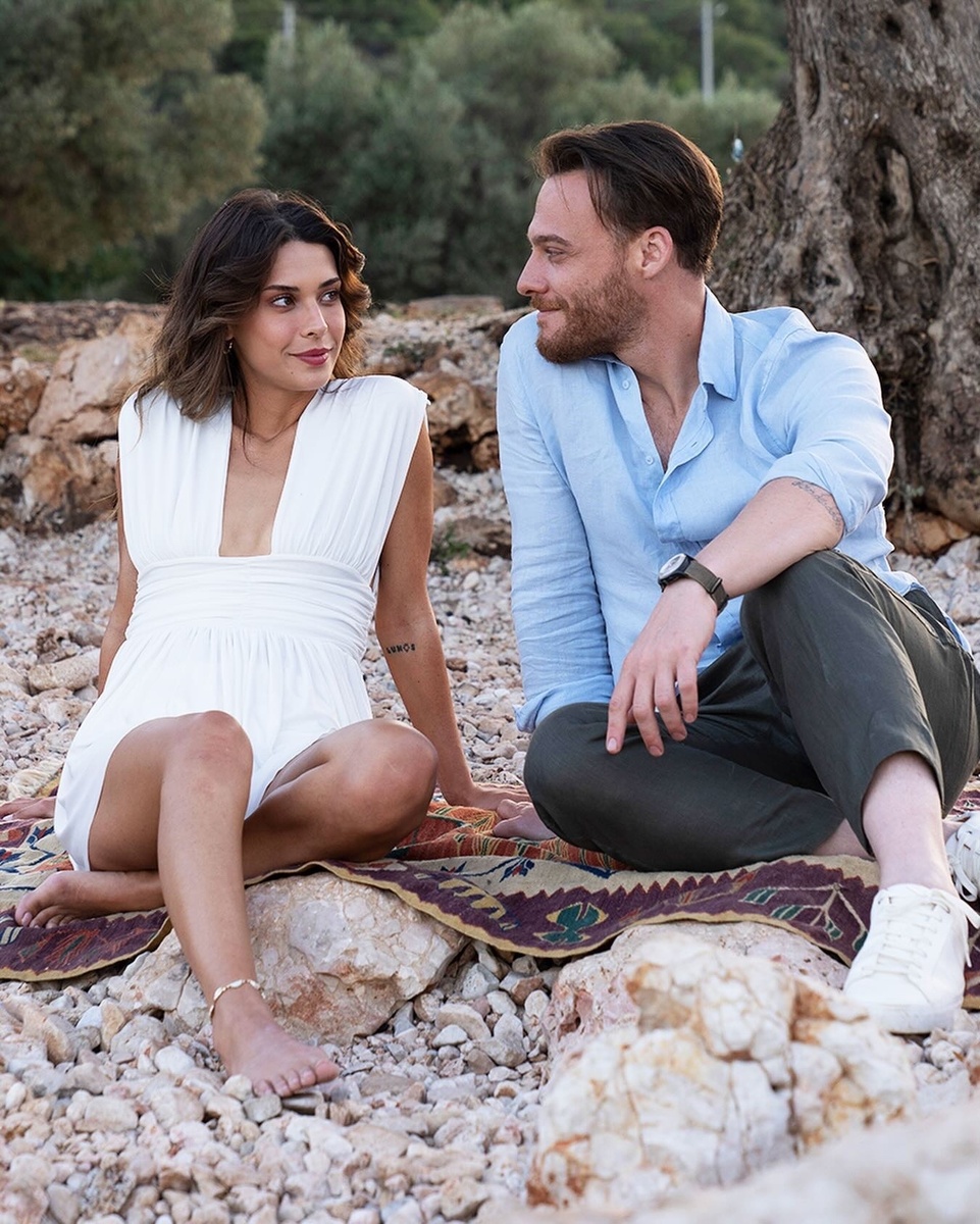 Алара, Джем. "Голубая пещера". Керем Бюрсин и Деврим Озкан