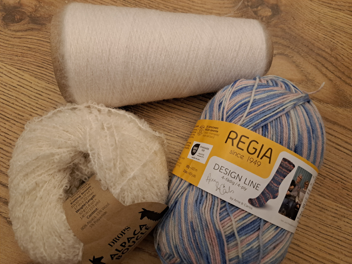 Букле цвет 0100, мохер - 24, Regia - 03888