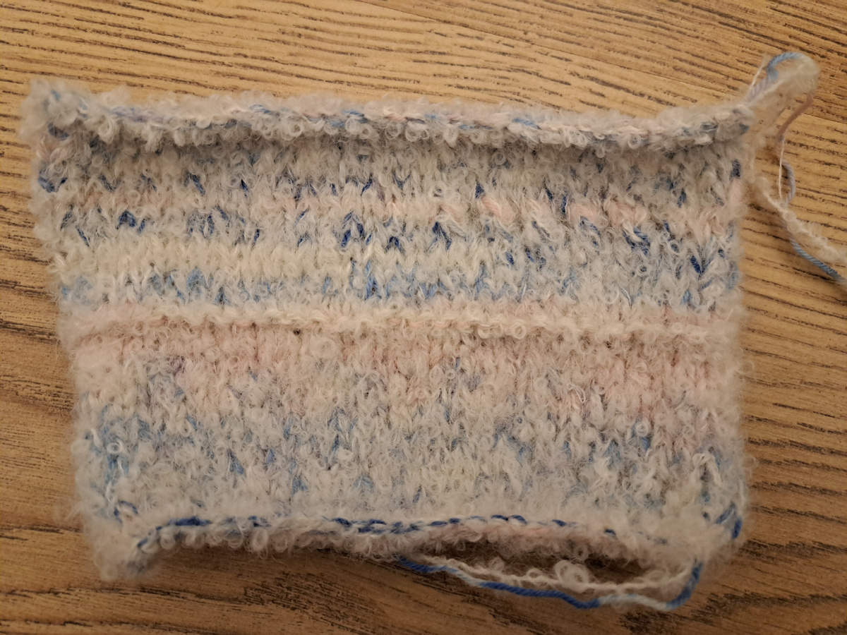 До стирки высота образца 12 сантиметров, ширина на 4 - 17, на 5 - 18.