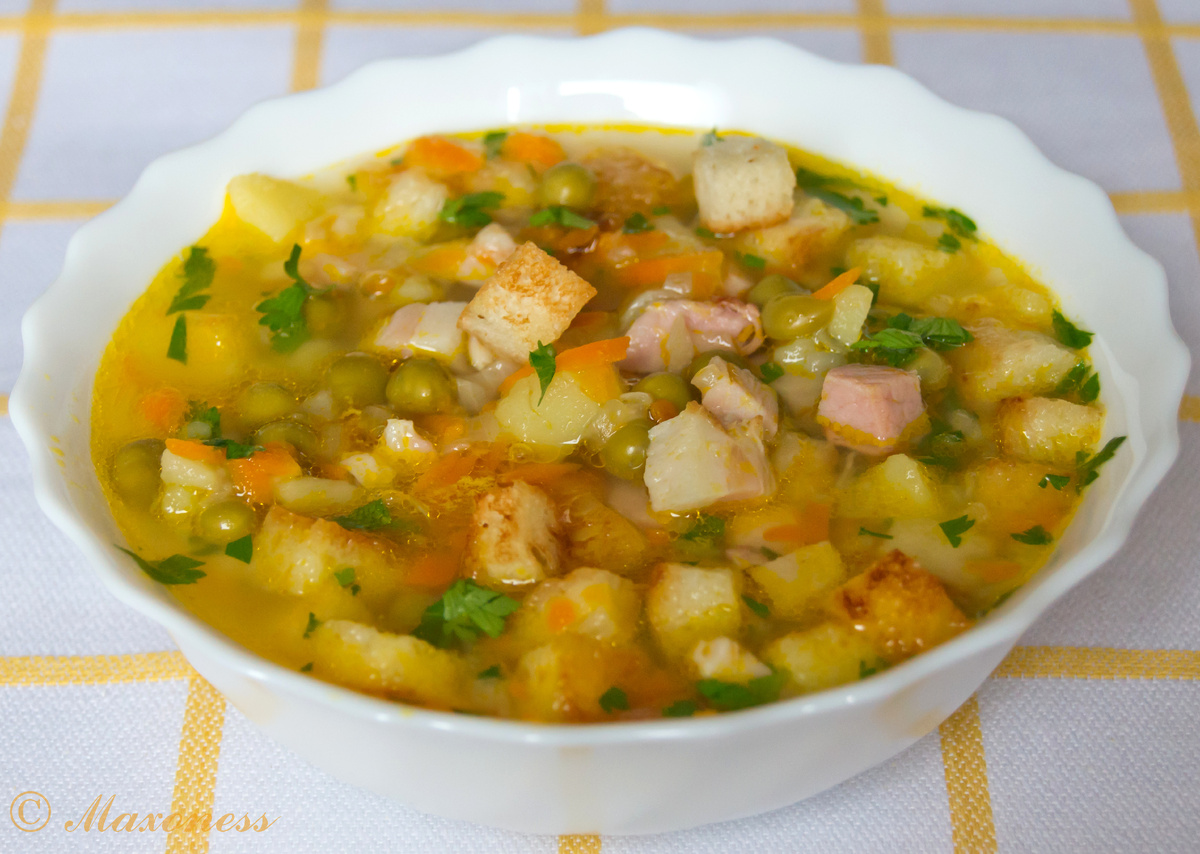 Гороховый суп с копчёностями. Русская кухня