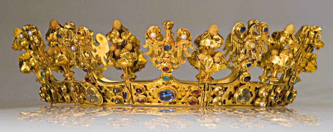 Средневековая корона королевы Бланки Валуа, найденная на стройке