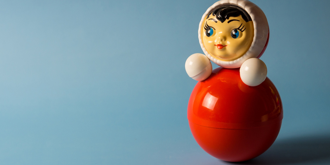 Неваляшка возвращается: как советская игрушка стала модным символом в НЦ «Россия»