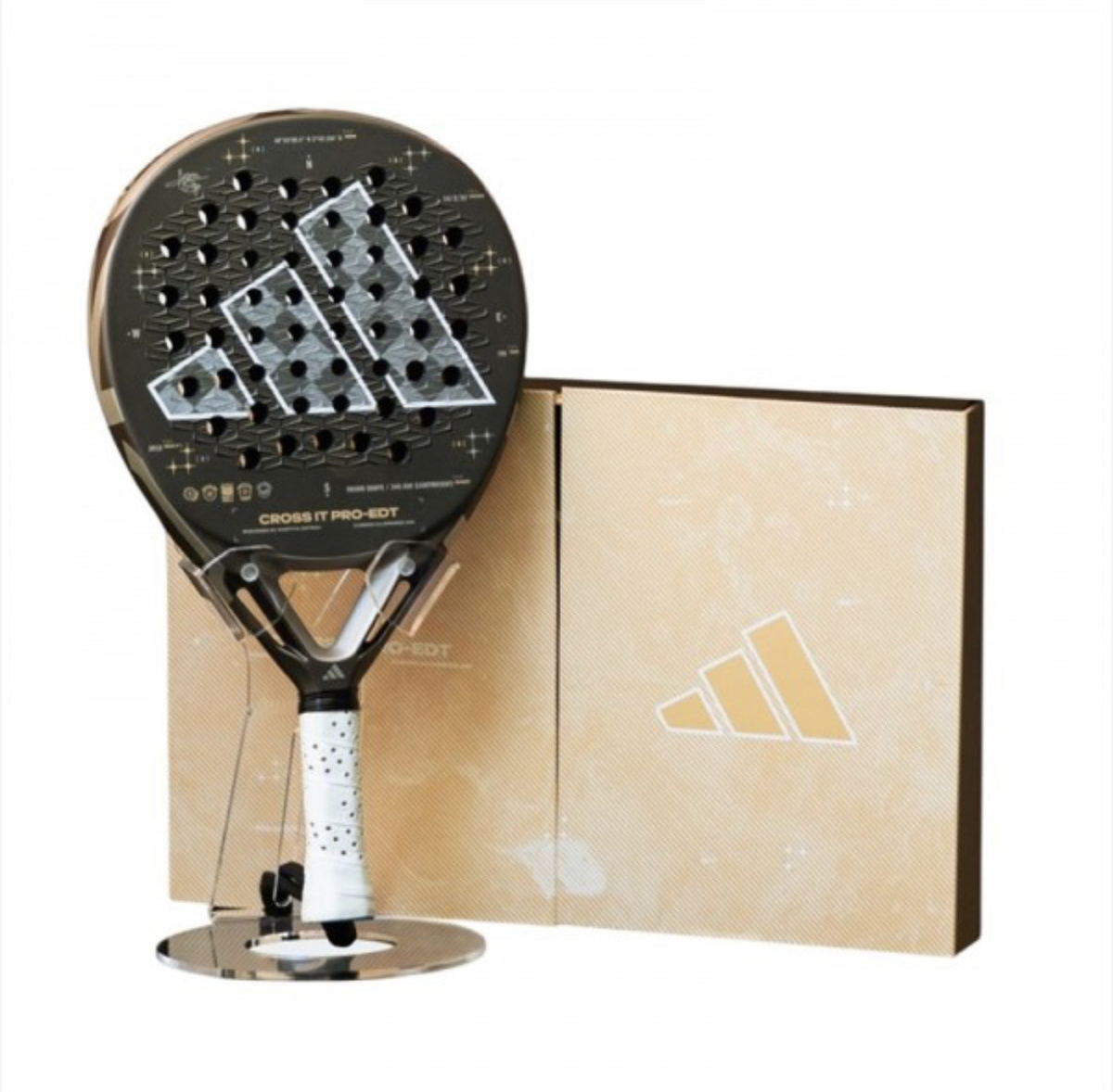 Ракетка для падел тенниса Adidas Cross It Pro Edition, представленную в эксклюзивной подарочной упаковке.