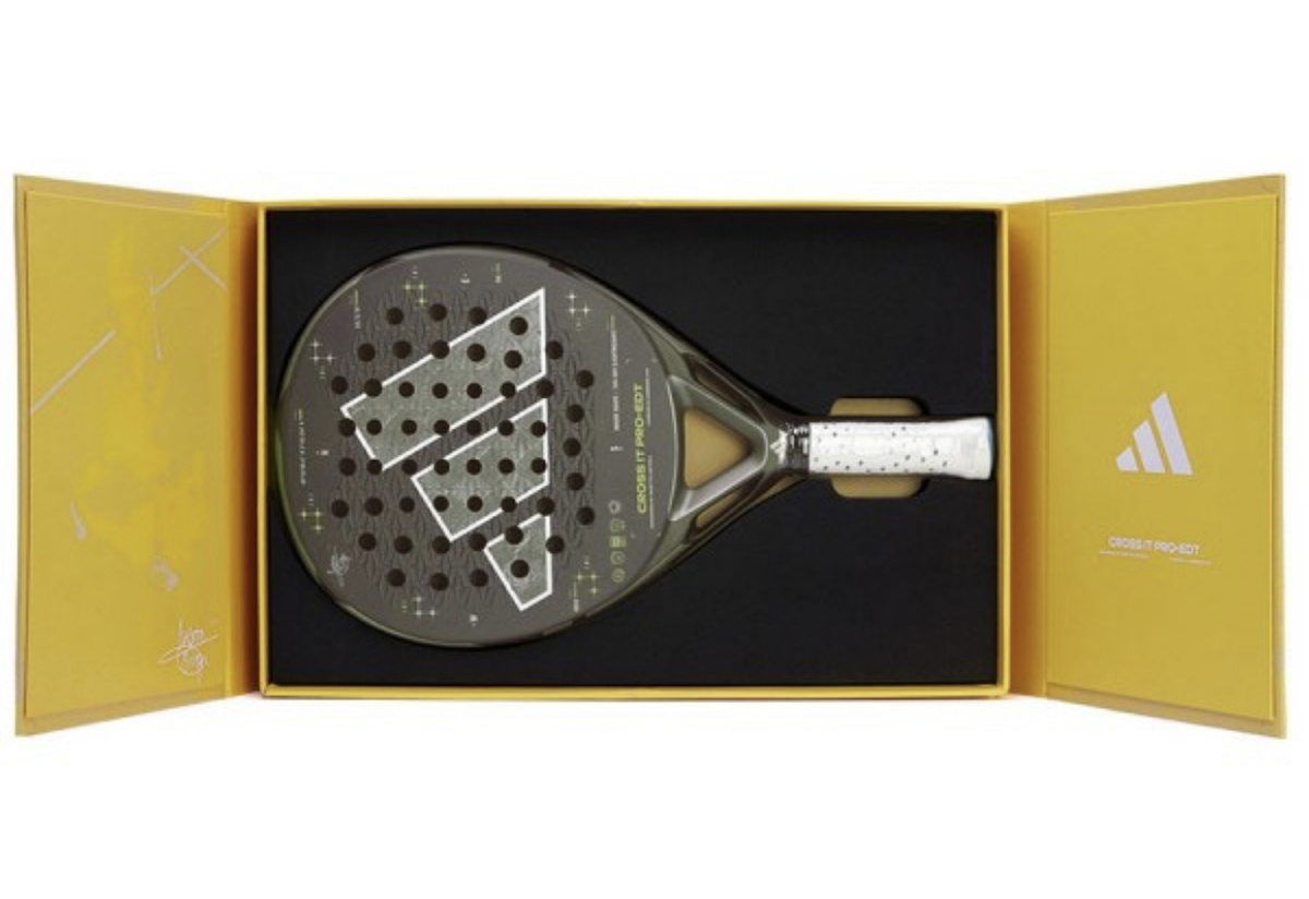Эта ракетка – воплощение передовых технологий и стильного дизайна, нацеленных на максимальную производительность.