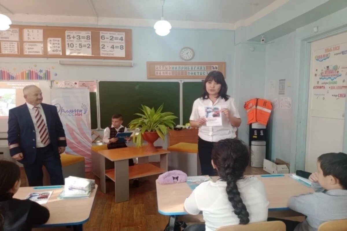    Астраханским школьникам напомнили о безопасности вблизи железной дороги