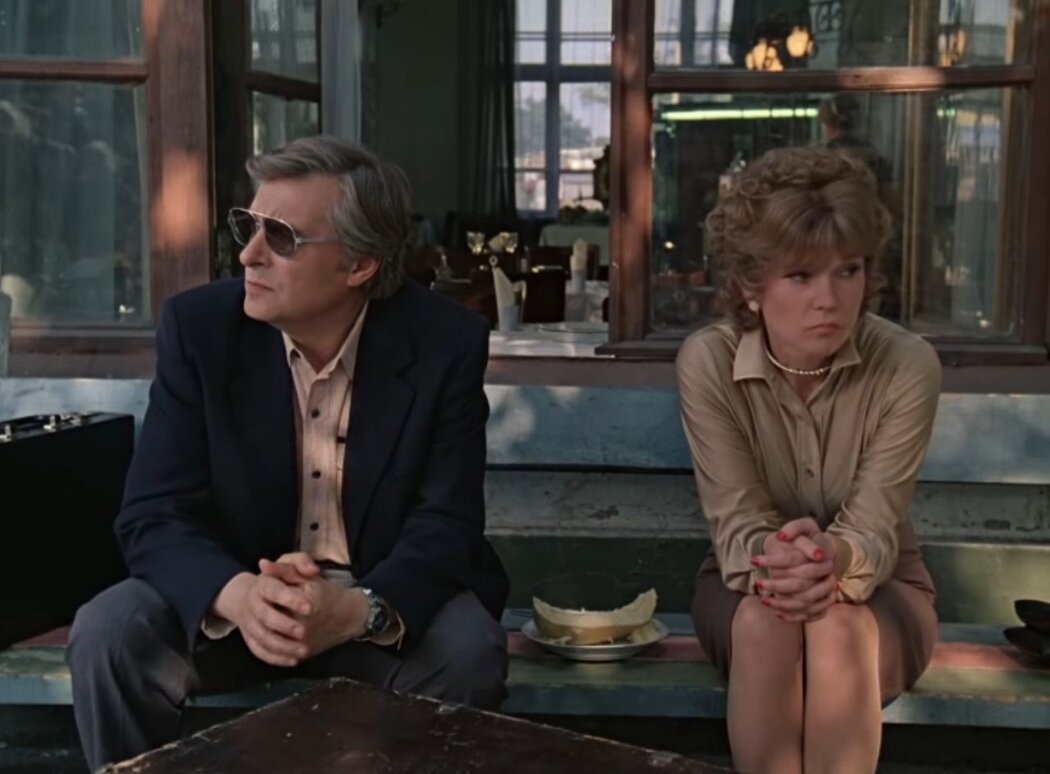 
Режиссер Э. Рязанов, 1982 г. В главных ролях Олег Басилашвили и Людмила Гурченко.