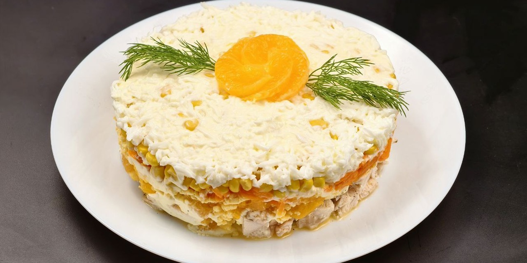 Салат "Новогодний каприз" с мандаринами для всей семьи