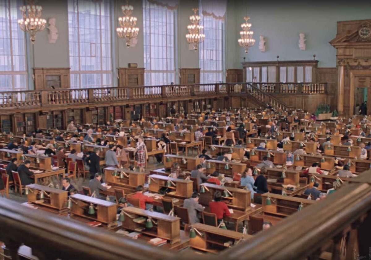 Кадр из фильма "Москва слезам не верит