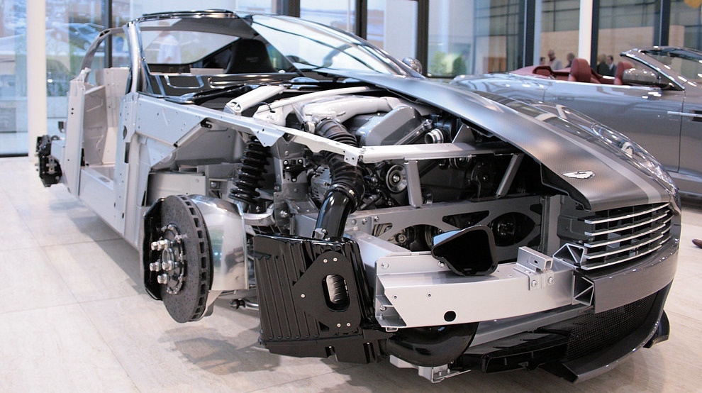 Скелет из  алюминиевых профилей склёпан и склеян. Лёгкий и прочный.