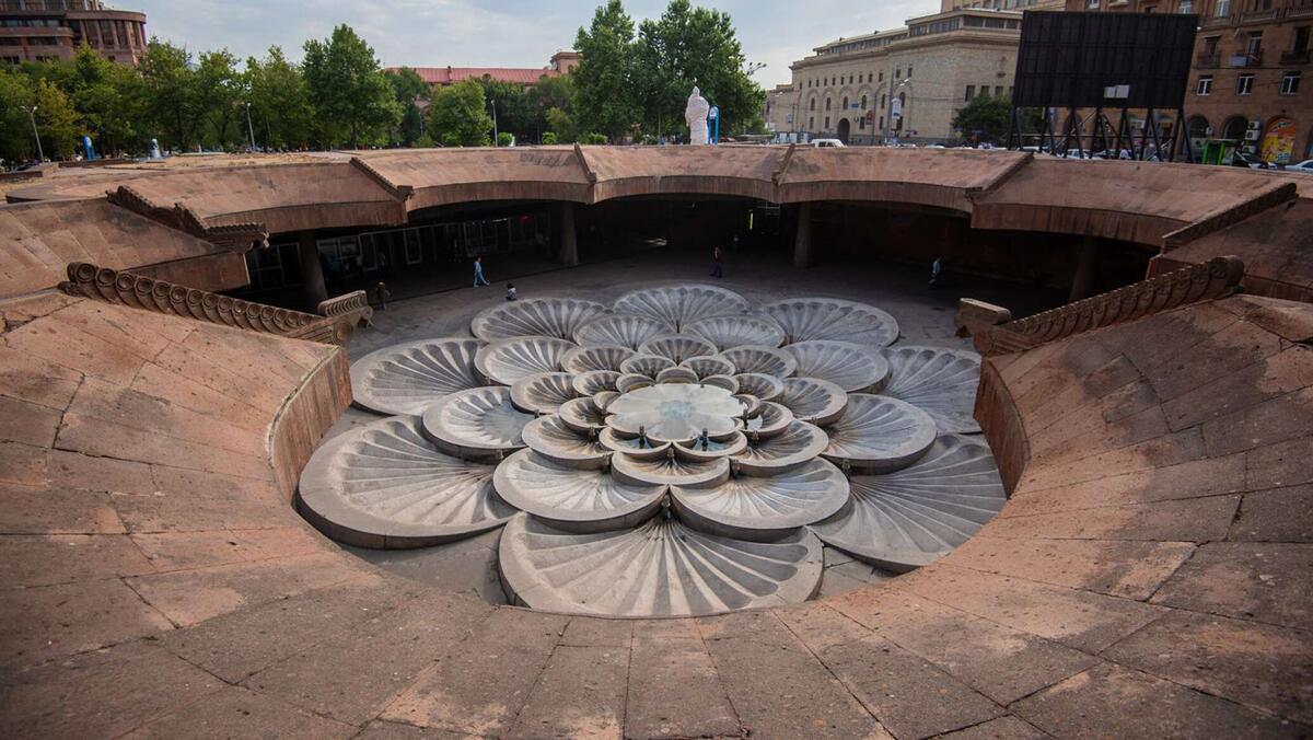 Вход на станцию Площади Республики