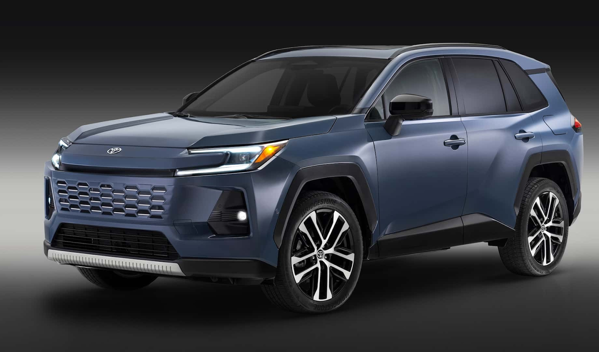 Новый кроссовер Toyota RAV4 в базовом варианте исполнения Limited