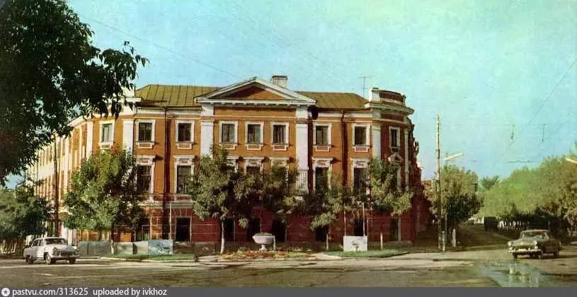 Северный фасад Калужского педагогичского института (1963-1964)