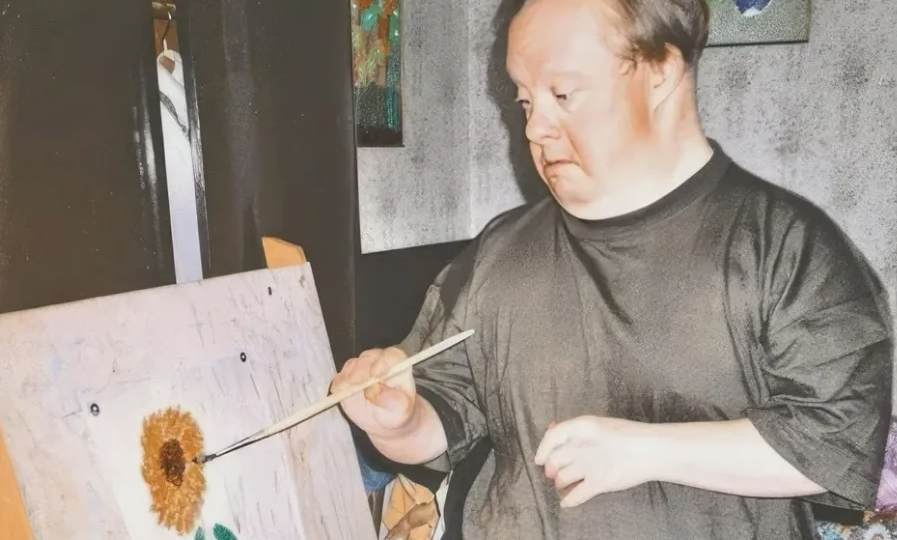 Сын Ии Саввиной: как «безнадежный» мальчик прожил 64 года и удивил Ефремова