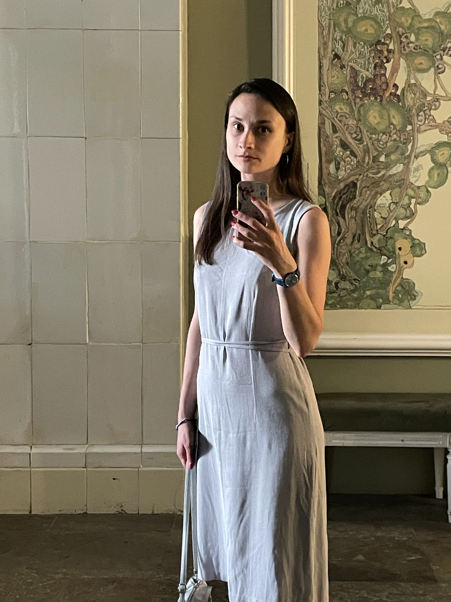 Выставки музея и спектакли друг в друга перетекают. Например, в 2021 году выставка «НЭП: хлеба и зрелищ», посвященная петроградско-ленинградскому театру 1920-30-х рассказывала про кабаре. Родилась идея поддержать выставку спектаклем. Так появился интерактивный спектакль, в котором зрители сидят за одним столом, вызывают дух Остапа Бендера и едят блины.