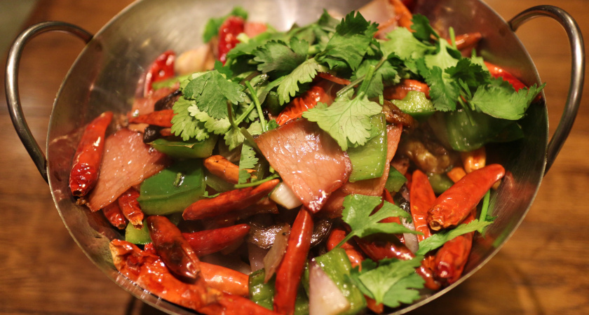    Салат для привлечения удачи в 2026 году: хозяйки уже добавляют его в новогоднее меню