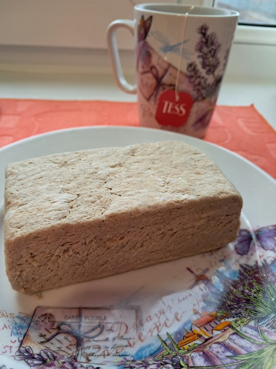 Чай с халвой. фото автора