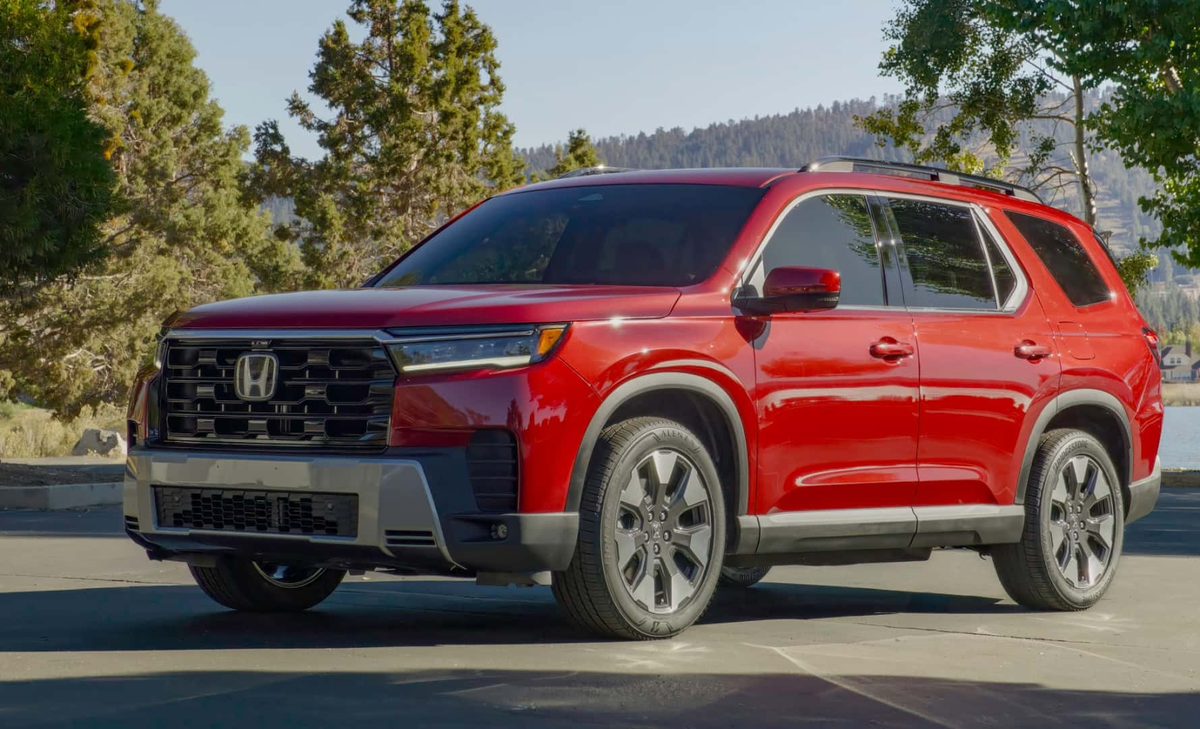 Honda Pilot  в топовой комплектации Elite