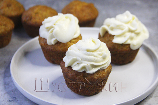 Морковные кексы с кремом.