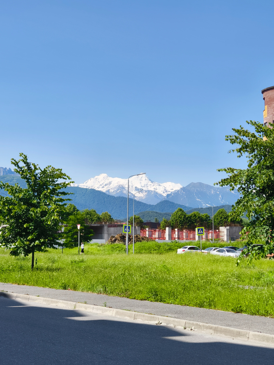 Видно Казбек (5033м)