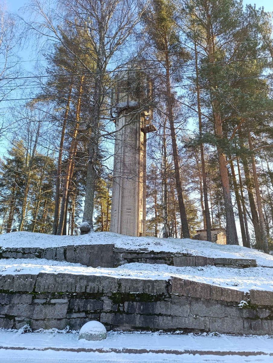 Часть стены на картах значится "руинами крепости"