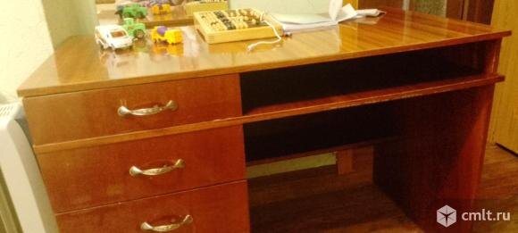 не догадалась сфотографировать, нашла в сети очень похожий, только ручки не такие