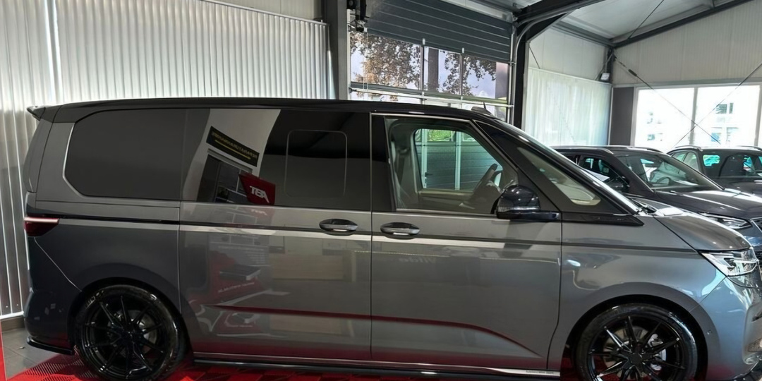 Прокатился на Volkswagen Multivan T7 EHybrid 4 Motion. Дань традициям или это конец? Рассказываю.