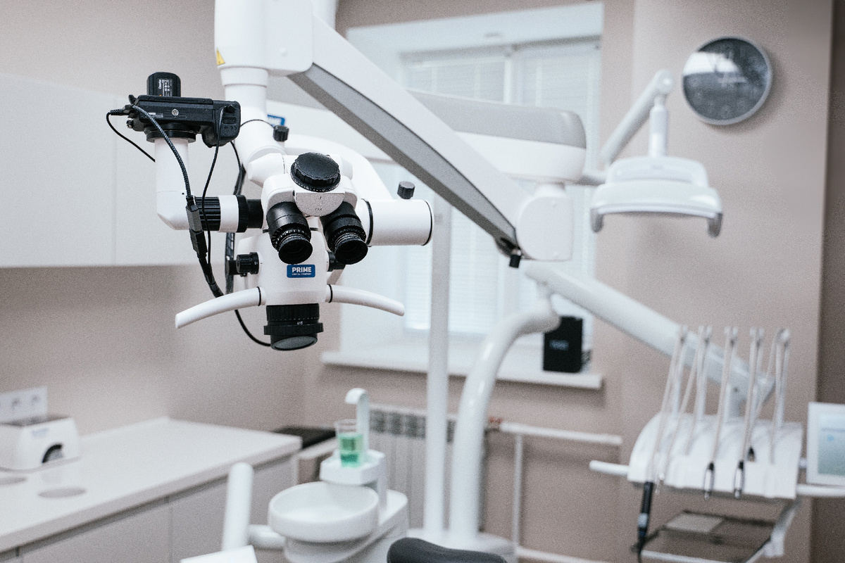 На сегодняшний день в сети клиник ПРАЙМ  установлено более 30 дентальных мискроскопов от ведущих мировых производителей.
