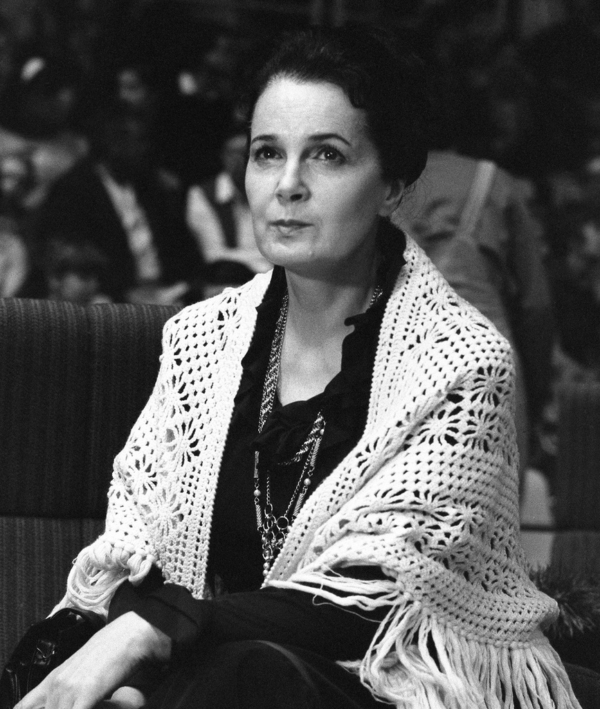 Президент Федерации художественной гимнастики СССР, народная артистка СССР Элина Авраамовна Быстрицкая. Лев Медведев, 14 апреля 1984 года, г. Москва, Лужнецкая наб., д. 24, стр. 5, архив Льва Медведева.
