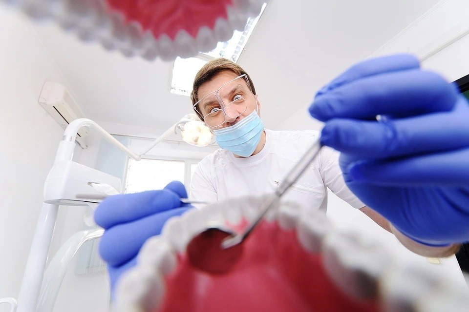    Неправильное глотание слюны может привести к серьезным последствиям: на что стоит обратить внимание Shutterstock