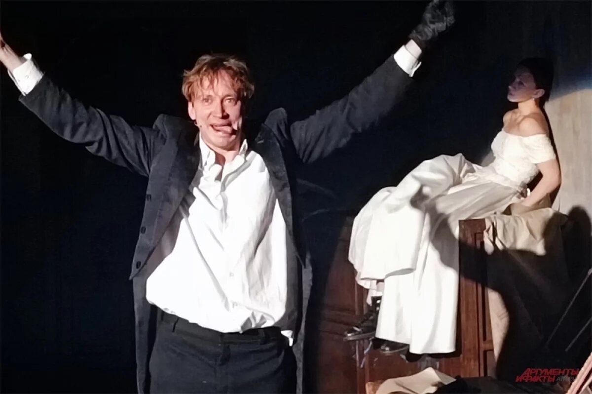    На Малой сцене МХТ им. Чехова поставили большой роман Достоевского.