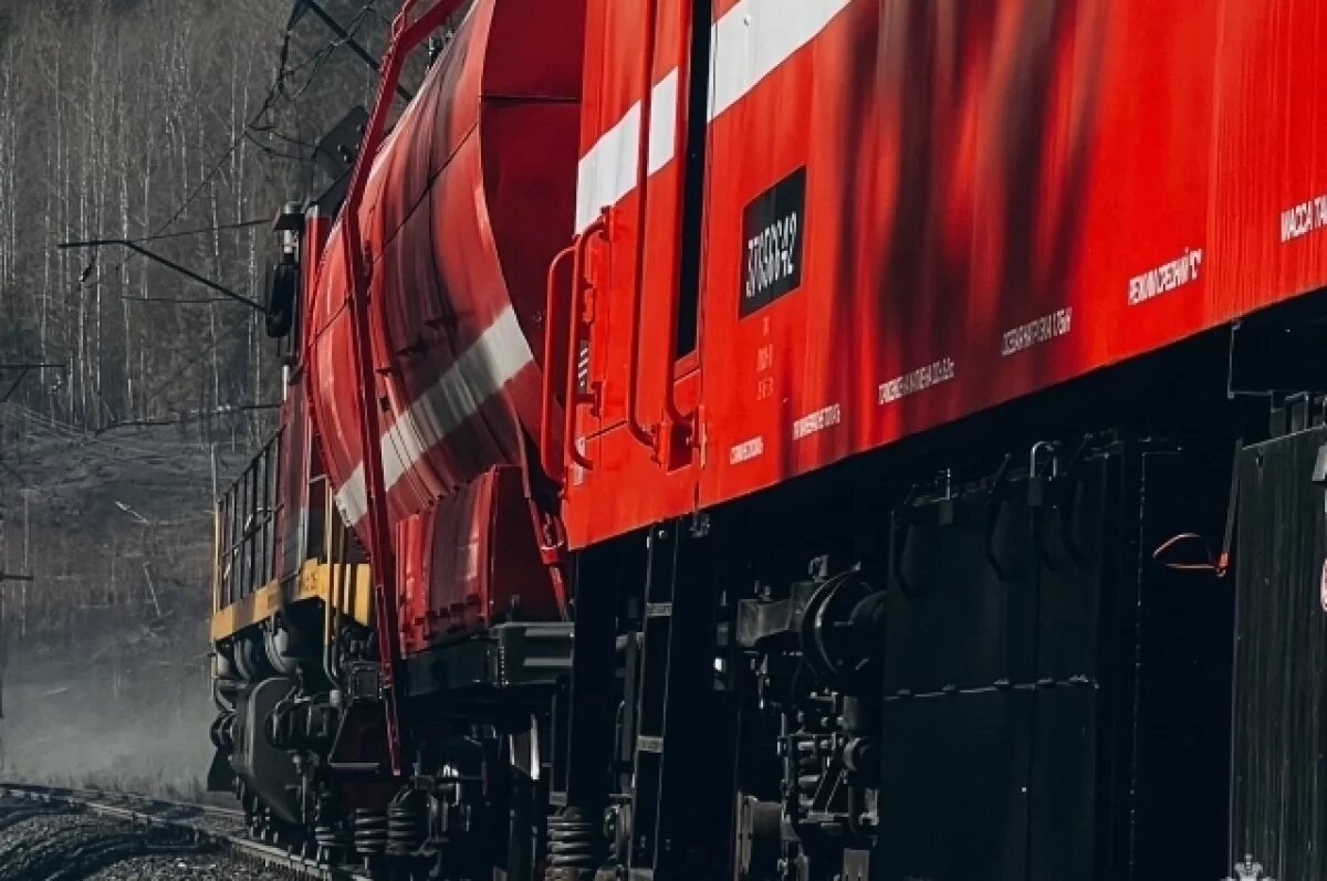    Две цистерны с газом горят на границе Пермского края и Свердловской области